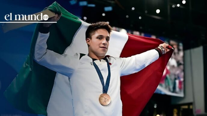 Osmar Olvera se vuelve campeón del mundo en el trampolín de 3 metros