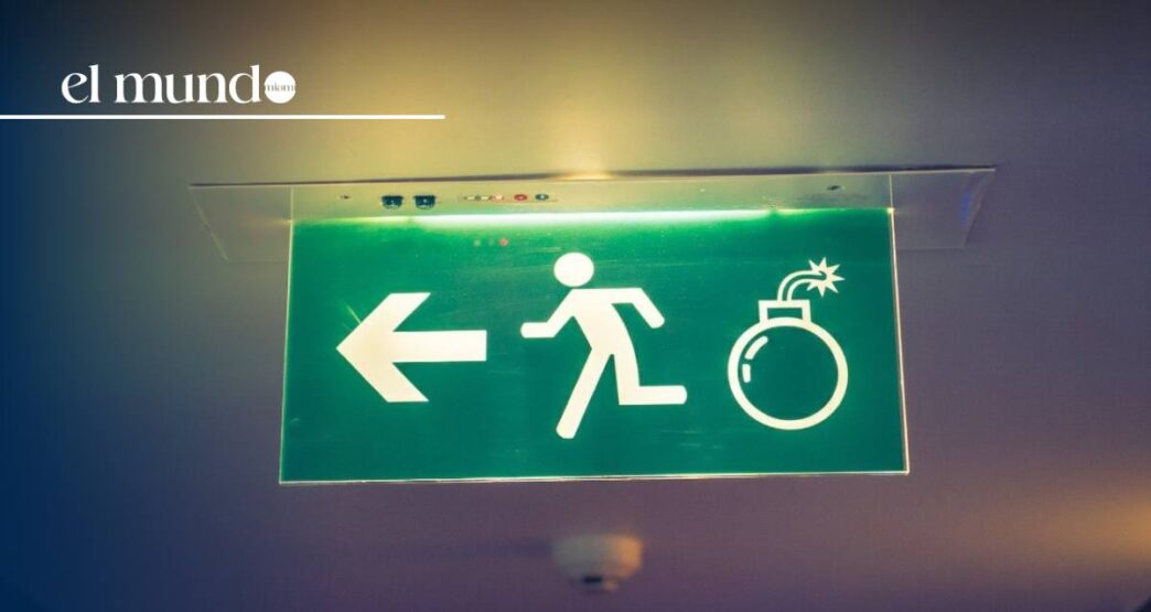 Evacuation at zoo Miami Due to bomb threat