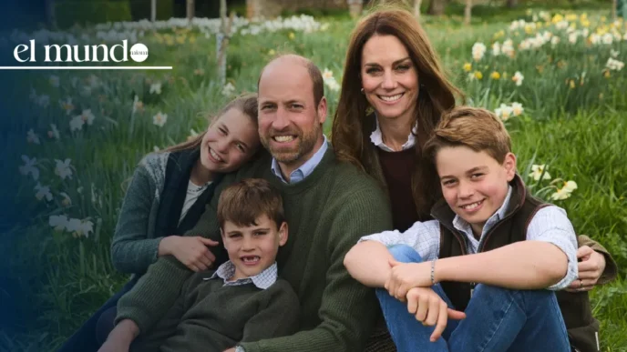 Royal experts debate William and Kate's Christmas photo